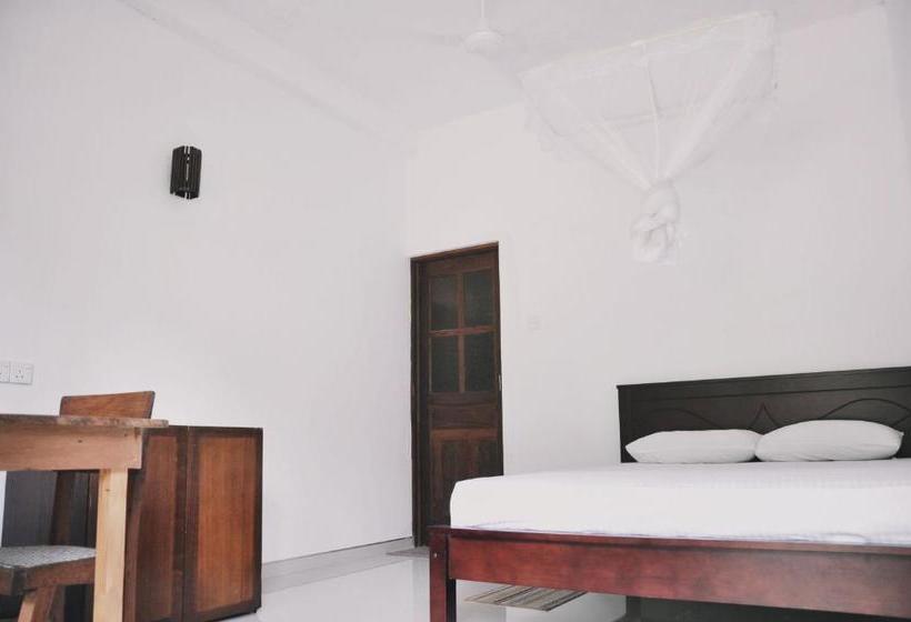 펜션 Medawatta Villa