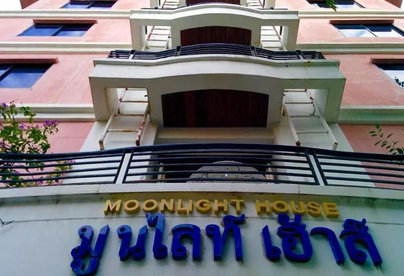 ユースホステル Moonlight House