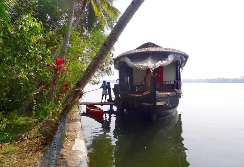Majatalo Ashtamudi Villa