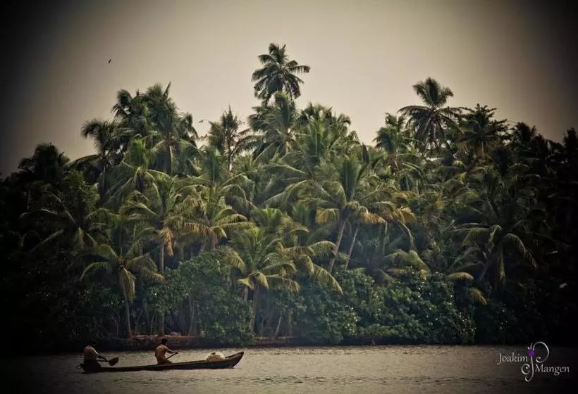 Majatalo Ashtamudi Villa