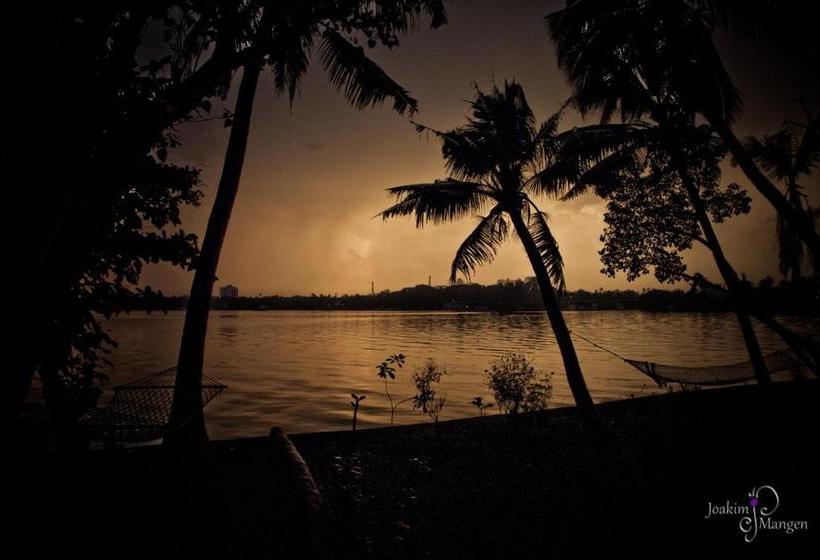 פנסיון Ashtamudi Villa