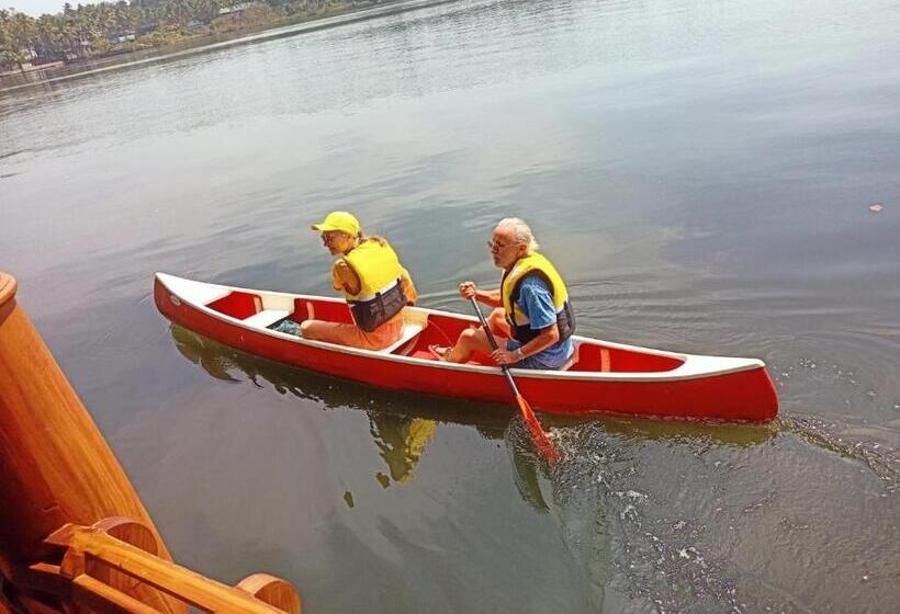 פנסיון Ashtamudi Villa