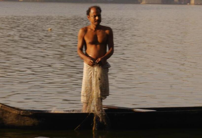 פנסיון Ashtamudi Villa