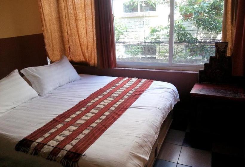 بنسيون Lost Garden Guest House