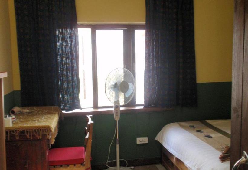 بنسيون Lost Garden Guest House