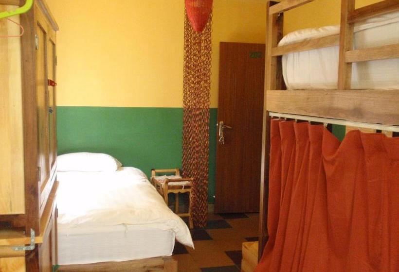 بنسيون Lost Garden Guest House