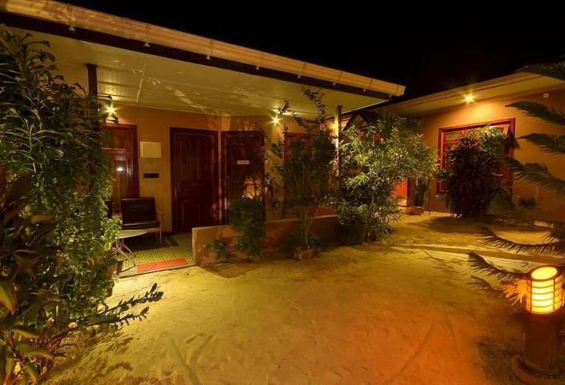 پانسیون New Moon Village