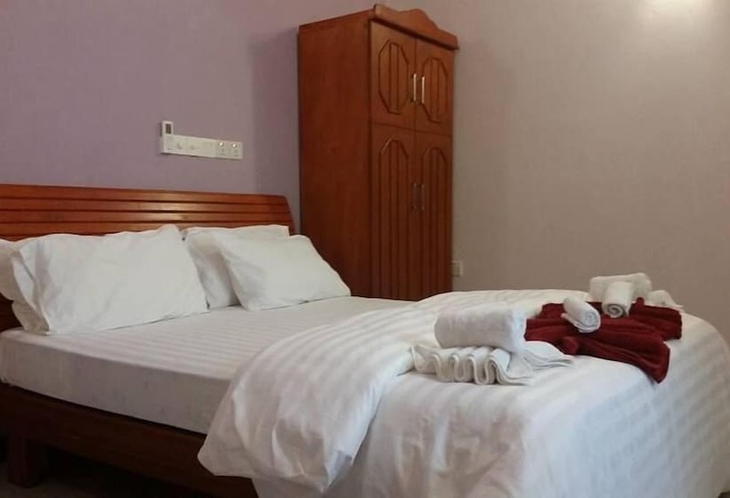 پانسیون New Moon Village