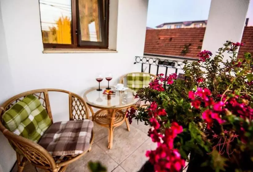 Pensione Alexander House