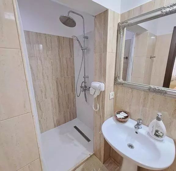 Pensione Alexander House