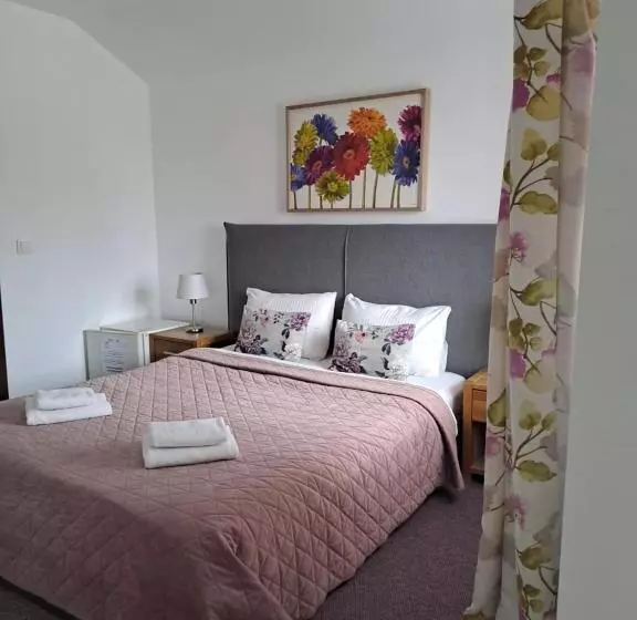 Pensione Alexander House