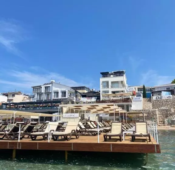 Seaside Apart