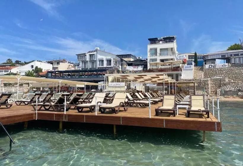 Seaside Apart