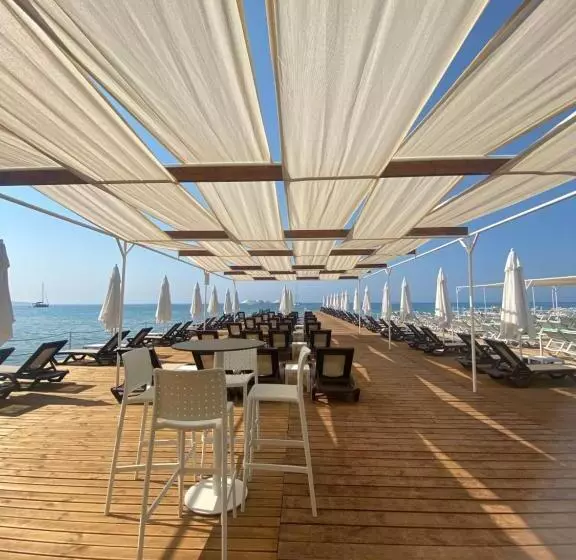 Seaside Apart