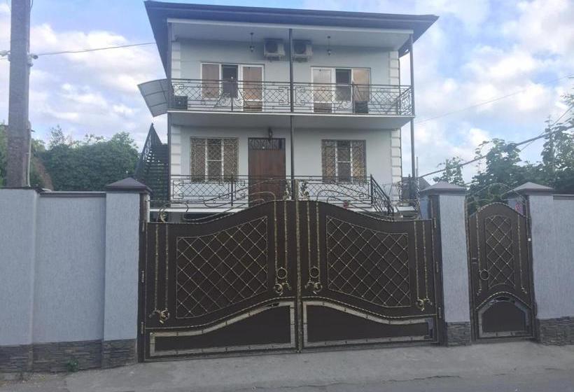 پانسیون Alistera