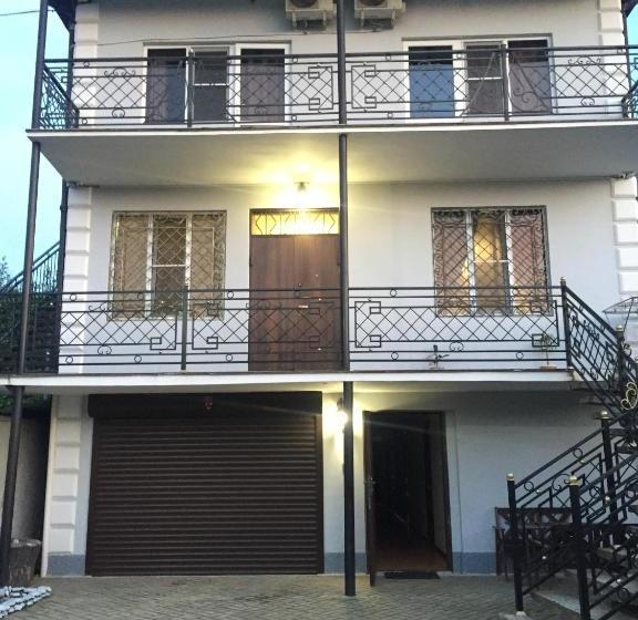 پانسیون Alistera