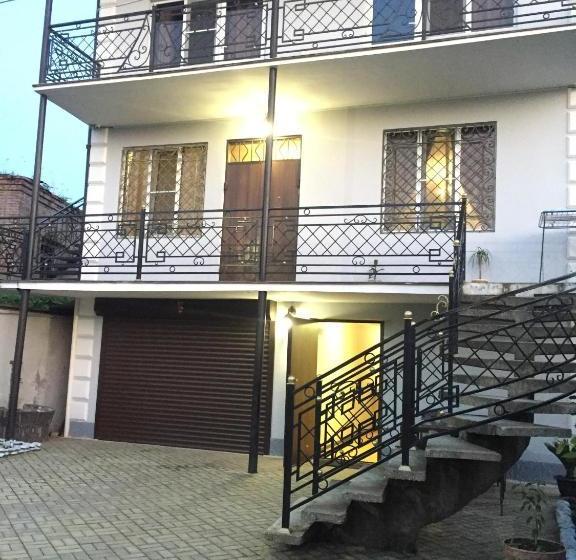 پانسیون Alistera