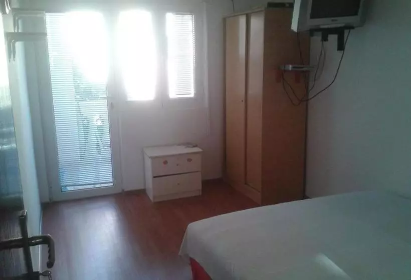پانسیون Guest House Vila Jasna