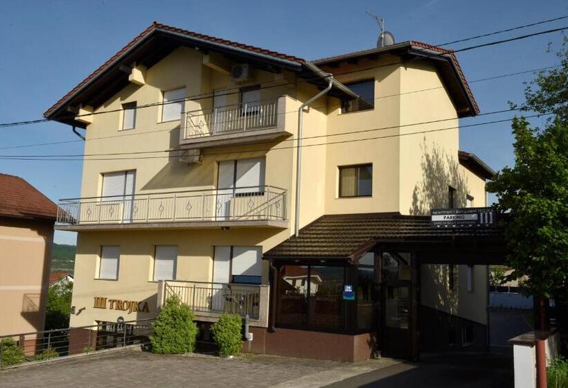 Apartmani I Bungalovi Trojka