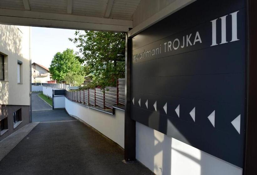 Apartmani I Bungalovi Trojka