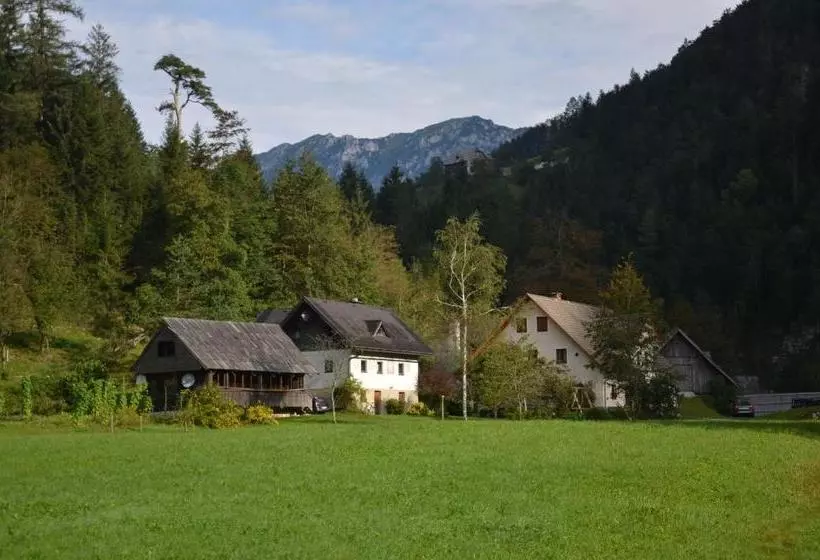 هتل The Farmhouse Bevsek Osep