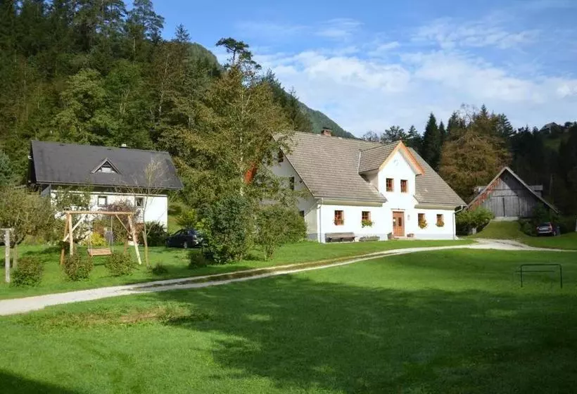 هتل The Farmhouse Bevsek Osep