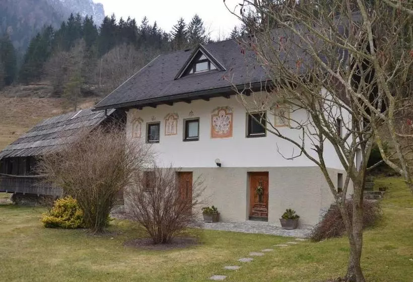 هتل The Farmhouse Bevsek Osep