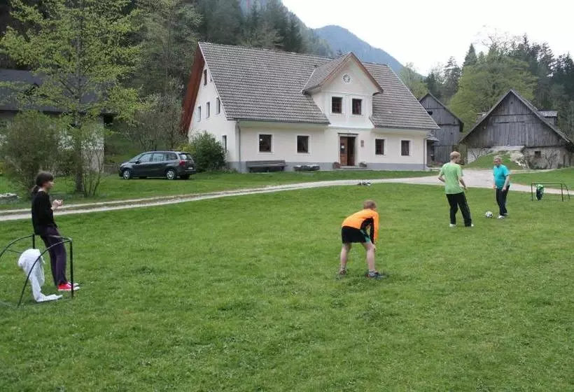 هتل The Farmhouse Bevsek Osep