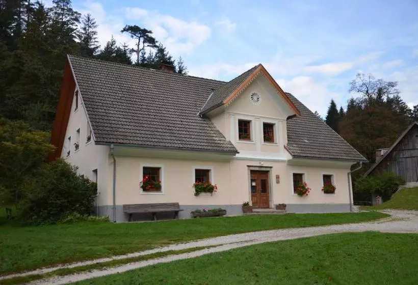 هتل The Farmhouse Bevsek Osep