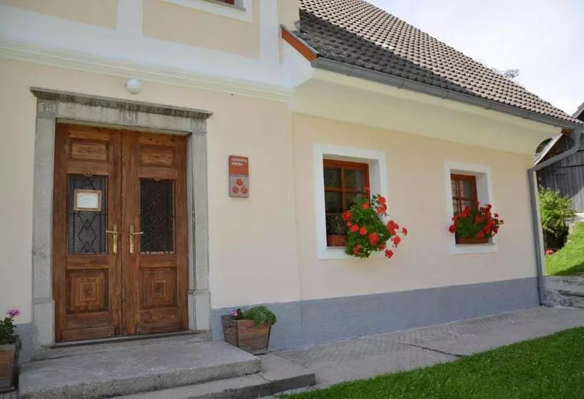 هتل The Farmhouse Bevsek Osep