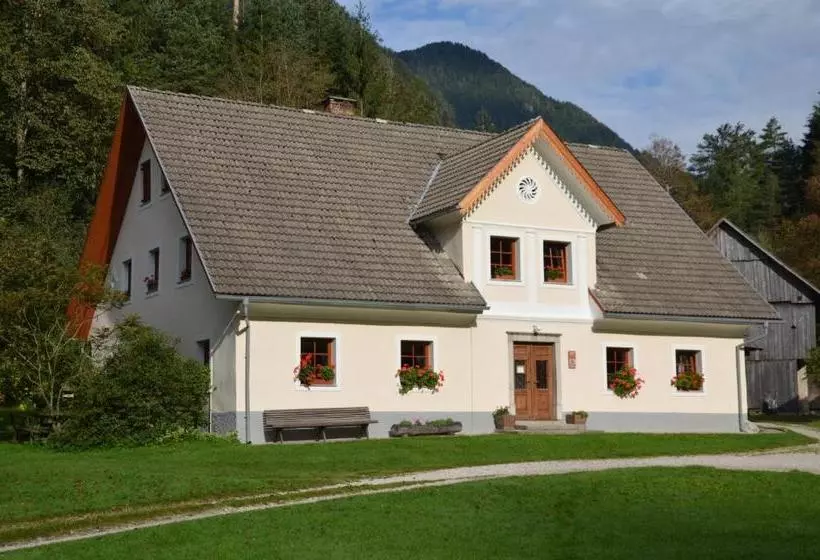 هتل The Farmhouse Bevsek Osep