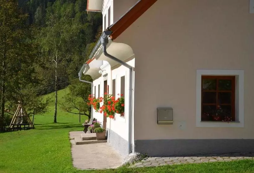 هتل The Farmhouse Bevsek Osep