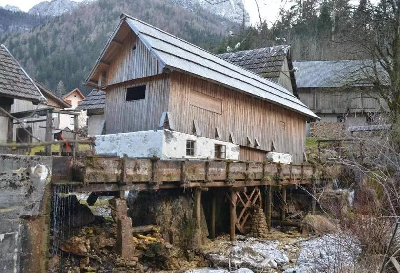 هتل The Farmhouse Bevsek Osep