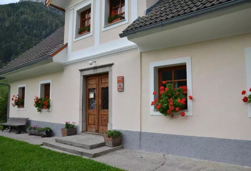 هتل The Farmhouse Bevsek Osep