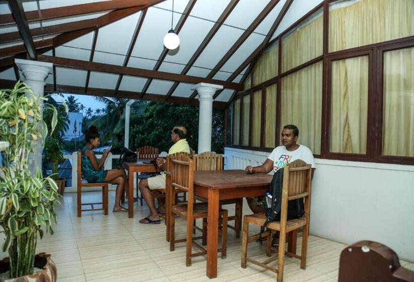 펜션 Resort Deepika Mirissa