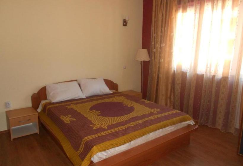 پانسیون Villa Iva