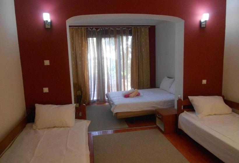 پانسیون Villa Iva