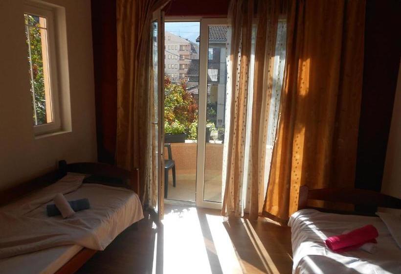 پانسیون Villa Iva