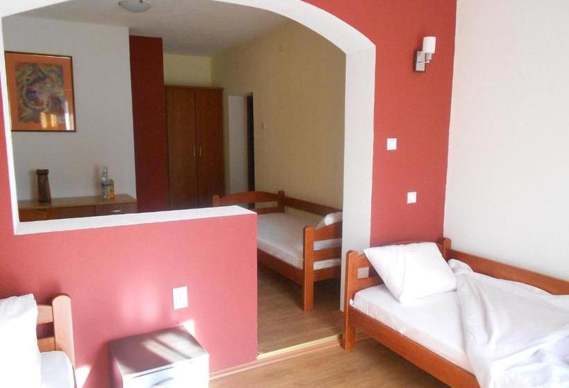 پانسیون Villa Iva