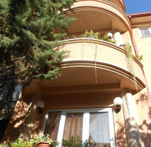 پانسیون Villa Iva