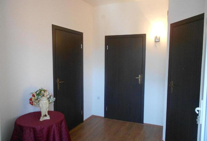 پانسیون Villa Iva