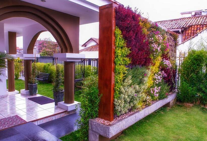 پانسیون Villa Emilia Hostal