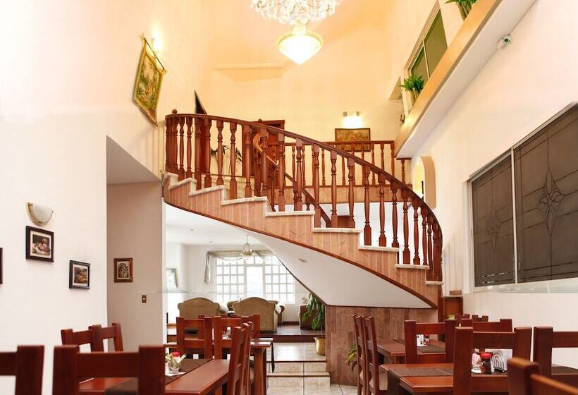 پانسیون Villa Emilia Hostal