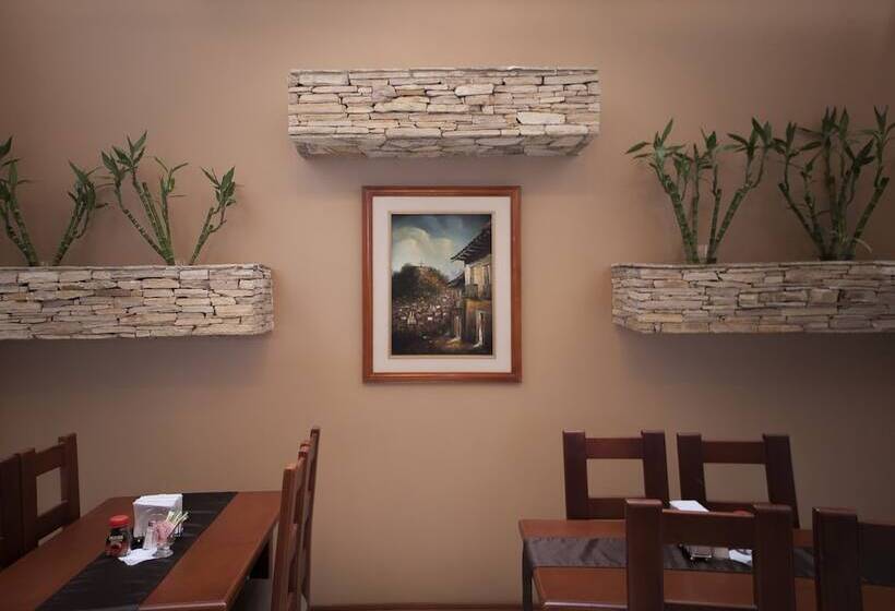 پانسیون Villa Emilia Hostal