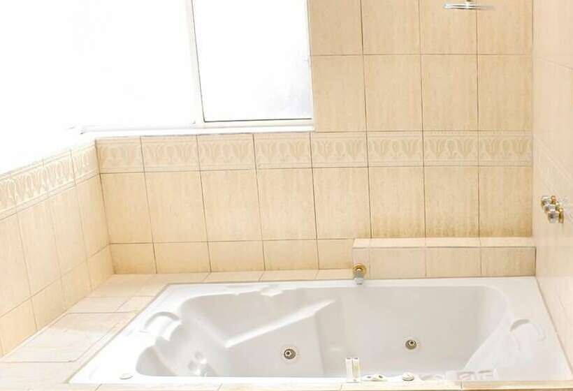 پانسیون Villa Emilia Hostal