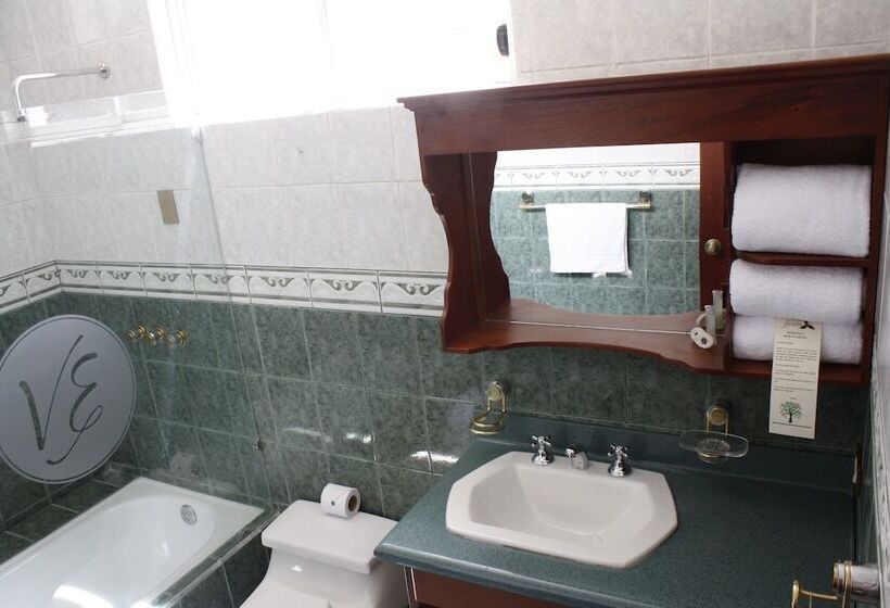 پانسیون Villa Emilia Hostal