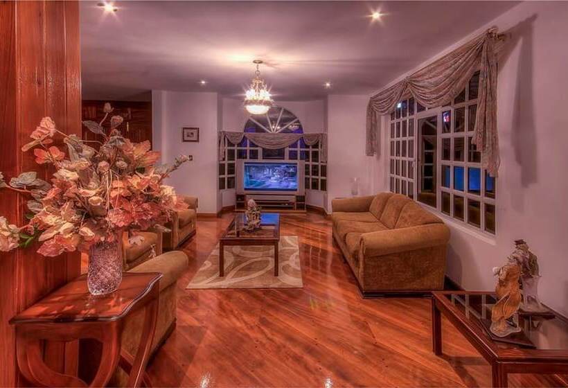 پانسیون Villa Emilia Hostal