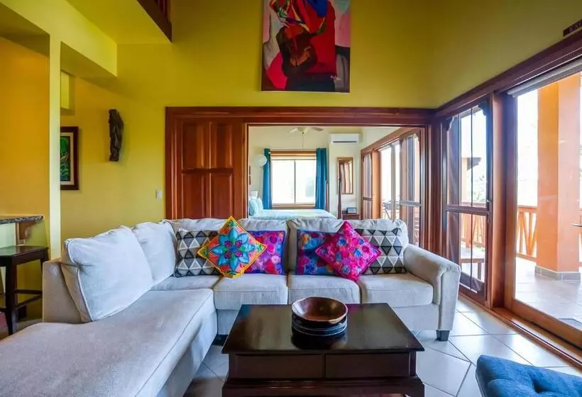 استراحتگاه The Villas At Cocoplum