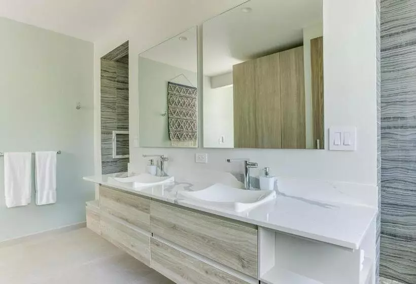 استراحتگاه The Villas At Cocoplum