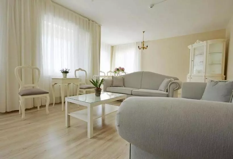 Büyükada Apart Hotel   Karadağ Apart